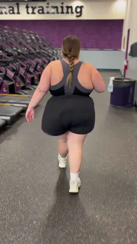Save PFF @curvylanna’s workout for your next visit to the club! And tell us, did you feel the burn? 🔥