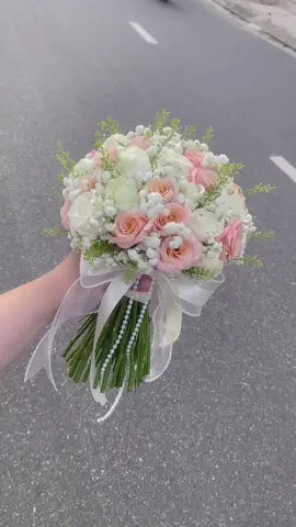 #hoacuoidanang Nay iêm thêm bé Hoa cưới tone Trắng Hồng Cam vô bộ hoa cưới giá rẻ nhà iêm mí chị ơi. Bé nó 3.7.0 🌸 à, cưng lăm dâu 🍓 ơiiiiiiiiii #hoacuoicodau #hoa #cuoihoinuithanhquangnam #fpy #hoacuoigiare #quenbanhoa #hoadanang #xuhuongtiktok #hoacuoicamtay #hoadangtron 