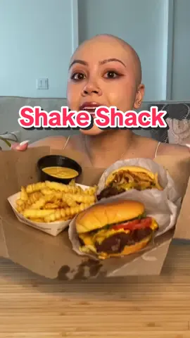 Finally trying @SHAKE SHACK 😍 WOW.  #shakeshack #shakeshackburger #mukbang #eatwithme #Foodie #fyp #review #asmr #fypシ゚viral 