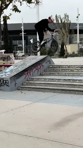 Fun trick!! #4pat #bmx #bmxlife #givesyouwiiings #ridedemo #demolition #neverfade #cultcrew #bike #vansgr #dickiesgr #ethika 