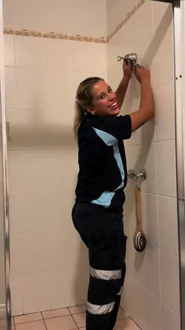 Replying to @dikdastardly pov you paid your boyfriend to film your content 🤣#plumbing💅🏼 #sydneyplumberchick #apprenticeship #fyp #spc 