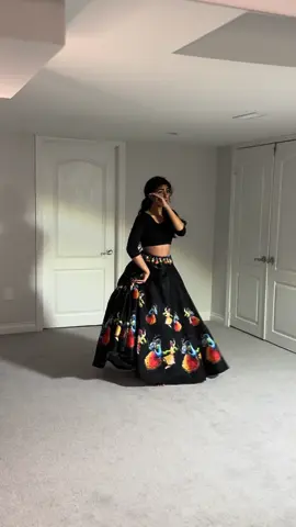 Jag soona soona laage🖤 #jagsoonasoonalage #omshantiom #srk #bollywoodsongs #bollywood #dance #dancer #toronto #torontodance #torontodancers #bollywooddanceclasses #danceclass #danceacademy #entrepreneur #bollywooddance #contemporary #semiclassical #bollywoodfusion #reelsinstagram #reels #viral #viralvideos #virelreels #trending #trendingreels #explore #explorepage #aesthetic #dancelife #dancepiration #fyp #foryoupage #fypシ゚viral 