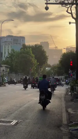 Buổi sáng một góc phố Sài Gòn ❤️🫶  #saigon #tphcm #sunrise #xh #peace #healing 