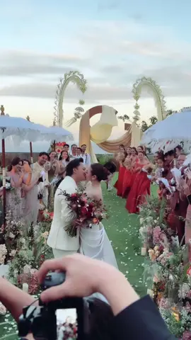 Happy ever after 🤍🕊️ #mahalinirizkyfebian #rizkyfebian #mahaliniraharja #bermuara #ikylini #foryou #mahalini #weddingikylini #bali 