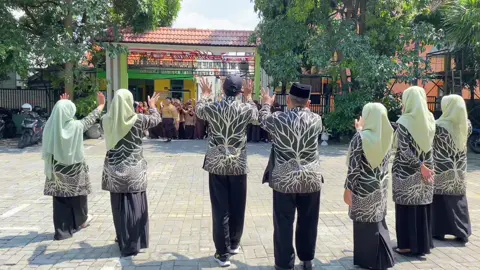 Telah selesai ujian sekolah kelas 6 MI Ma’arif NU Manba’ur Rohmah Selamat berjuang di jenjang berikutnya. Tetaplah menjadi anak Sholeh Sholehah yang Berakhlakul Karimah. Tiada hal yang lebih mulia selain menjadi pribadi yang baik dalam beradab dan berucap.😊😘 #madrasahunggul #sekolahadiwiyata #sekolahcintalingkungan #sekolahunggul #siswaberprestasi #PPDBMIMBAR #anaksholihsholihah #sekolahramahanak  #sekolahliterasi  #sekolahinspiratif  #sekolahinovatif  #sekolahkarakter  #sekolahadiwiyata  #gerakansekolahmenyenangkan  #cerdasdisiplinberprestasi
