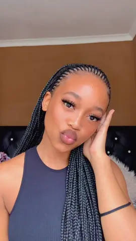 Braid my hair with me🎀#foryoupage #explore #tiktoksouthafrica #southafricatiktok  #afro  #hairtutorial #knotlessbraidstutorial #braids #foryoupage #fyp