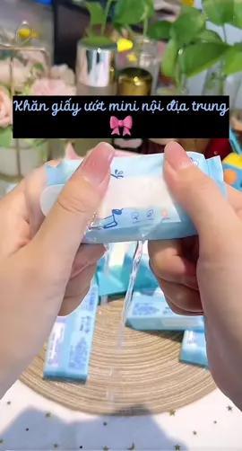 Khăn ướt mini 1 bịch 8 gói nhỏ ,  nhiều hình dễ thương bỏ túi tiện lợi ##khanuot##khanuotmini##khan