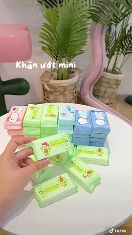 Khăn ướt mini 1 bịch 8 gói nhỏ ,  nhiều hình dễ thương bỏ túi tiện lợi #khanuot #khanuotmini #khan 