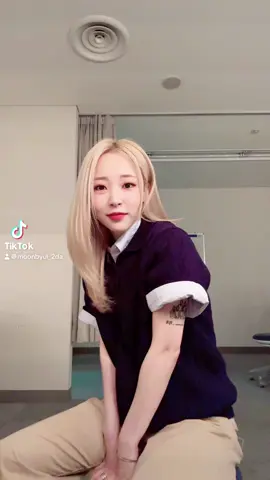 즐주🙋🏻‍♀️ #moonbyul 