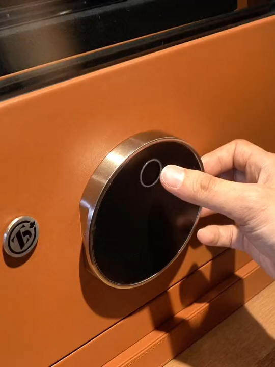 Safebox yang paling cantik dan hebat!! #digitalsafe #firesafe #fingerprint #fingerprintlock #facescan #smarttech #fyp#智能保险柜#指纹开取#号码开取