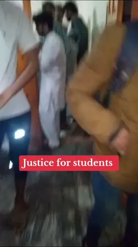 🚨Latest from #Bishkek #Kyrgystan where locals have attacked international students in the city. Dozens of Pakistani students are injured #justiceforstudents 