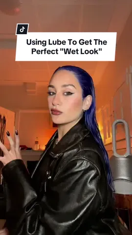easy, perfect for dirty hair and lasts the whole night 👁️👄👁️ (no but actually) #wetlook #easyhairstyles #easyhairstyle #hairstyletutorial #hairstyleideas #bluehair 