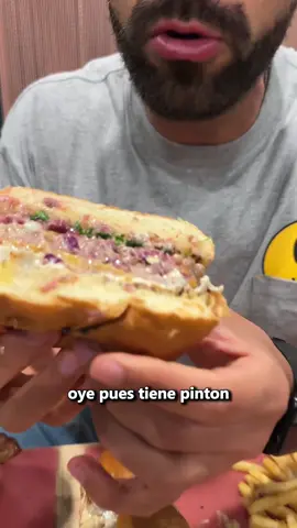 🐷 Torreznos + 🍔 Burgers es imposible que falle. El local se llama @milfersburgers y lo tenéis en el barrio de Ruzafa, Valencia.  Si lo probáis me contáis que os parecen los torreznos con la burger 😈 #burger #burgers #valencia #restaurantesvalencia #food #Foodie #fpy #parati #comida #tiktokfood 