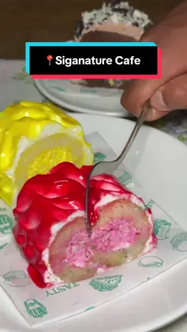 Mini Cakes @ Rs 300 👌😍 📍Signature Bakery Cafe , Sukhhanagar Butwal  . . Signature Bakery offers mini cakes priced at just Rs 300 to Rs 500. I was pleasantly surprised by the quality of their cakes at such an affordable price. #butwalcake #minicake #butwalfood #butwal #keemanoodles #foodtiktok #fyp 