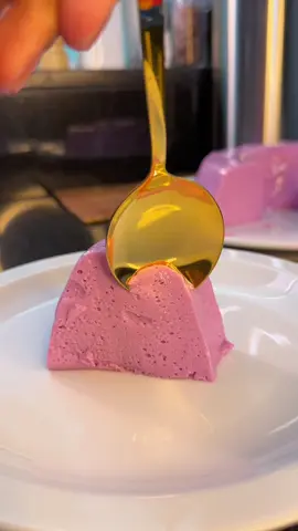 Sobremesa Cremosa de Uva 🍇 Essa sobremesa é perfeita pra fazer no final de semana! Prática, rápida e deliciosa 🤤 3 pacotinhos de gelatina do sabor que você preferir  250ml de agua quente  1 leite condensado  1 creme de leite  200ml de leite  Me marca se fizer 🫶🏾 #gelatina #gelatinacremosa #sobremesafácil #sobremesafacil #sobremesas #sobremesadeuva #receita #receitas #Recipe #recipes #cozinha #culinaria #confeitaria #fy #fyp  