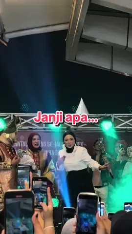 Semua akan fauzana pada waktunya #fyp #minang #sumarakminangmaimbau #festivalsumarakminangkabau2024 @Fauzana @Ig : _Salingka.Minang_ 