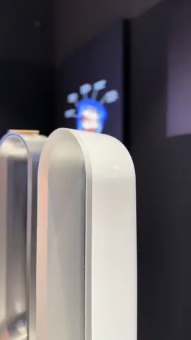 Khám phá công nghệ đột phá với Dyson AM07! Máy quạt không cánh tiện lợi và dễ sử dụng, tích hợp công nghệ Air Multiplier, tạo ra luồng gió mạnh và đồng nhất trong căn phòng. Bạn có thể dễ dàng điều chỉnh tốc độ và hẹn giờ đơn giản trên cùng 1 điều khiển. Thiết kế hiện đại và tinh tế của quạt không cánh Dyson AM07 sẽ làm tăng thêm vẻ đẹp cho không gian sống của bạn. #Dyson #DysonVN #Dysonvietnam #DysonTechnology #DysonHome #Dysoncare 