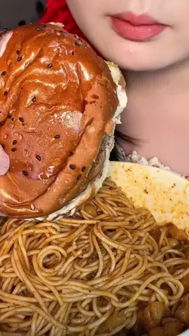 Mì ý sốt + hamburger #mukbang           #anvat #andem #eatingshowasmr      #mukbangeatingshowtiktok                #hamburger #typ #viral #xuhuong 