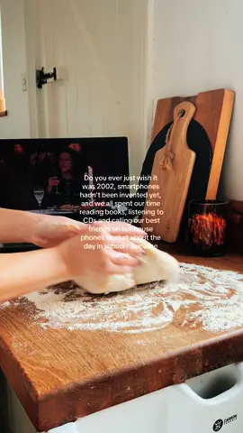 I’m just saying I love an analogue life ✌🏽✨ #2002 #nostalgia #bridgetjones #analogue #noughties #millennialsoftiktok #slowliving #slowlivinglifestyle #slowlife 