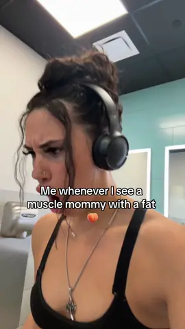 My kryptonite 😩😭 #musclemommy #dumptruck #gymgirl #relatablegym #funnygym #fypp