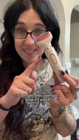 I think we found a new viral razor yall! #razor #electricrazor #shaver #electricshaver #viral #viralrazor #shaving #shavinglegs #fyp 