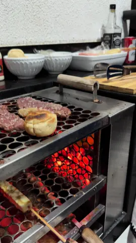Para quem tem dúvidas se a churrasqueira faz fumaça, está aí 😍🥰   #churrasqueiraecologica #varandagourmet #varandapequena #meuape #churrasco #sabado #familia 