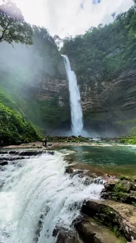 Oye, la caída de esta cascada, te sorprenderá… 🍃 . . . . #turismo #yovovalmeta #turismocolombia #cascadasantodomingo #cascadas #villavicencio #sanjuandearama #bogota
