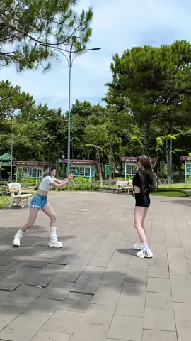 Dancer kiêm luôn camera ,trông có ra gì và này nọ không nè, đợi kết quả nhá @Xuân Nhii | dc:@XOTIT ☑️  #teamxotit 