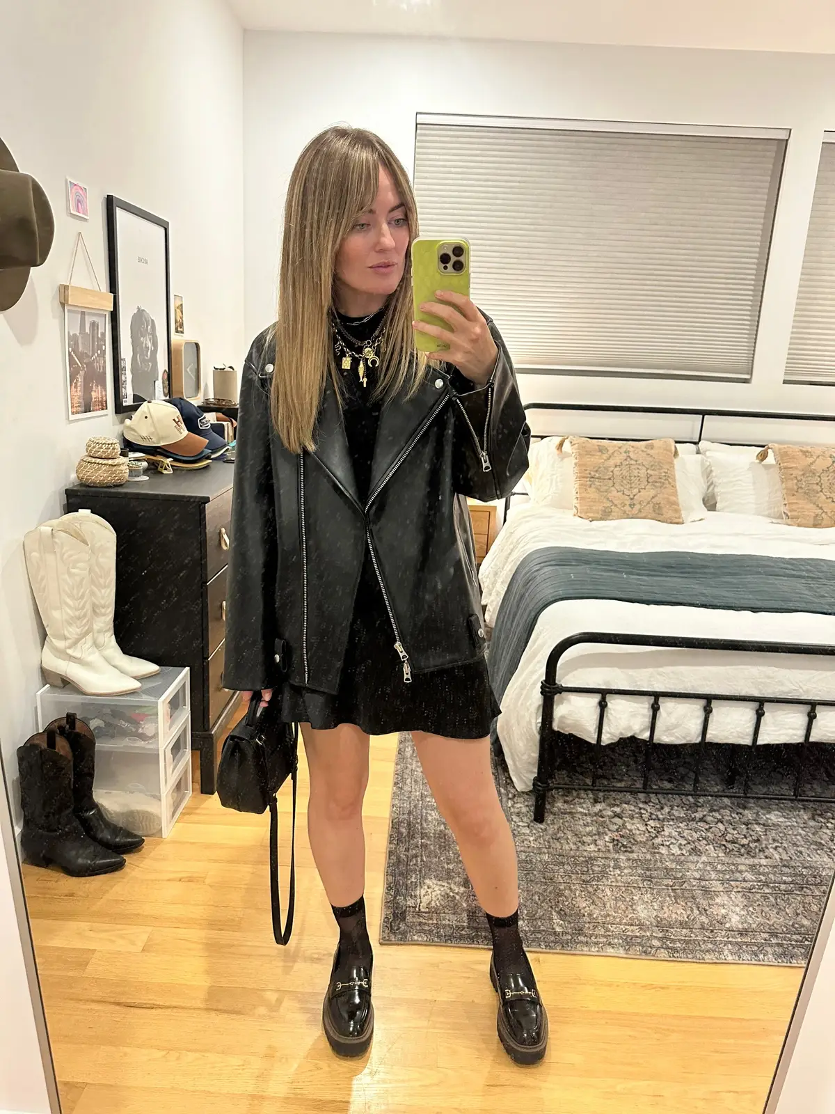 Got dressed up for dinner 💁🏼‍♀️  Jacket: @Aritzia Top: @SKIMS Skirt: @onequince Shoes: @Sam Edelman Bag: @polene_paris  #fyp #OOTD #QuincePartner #outfit #fashion 