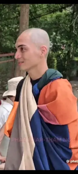 Thầy Như Ngộ Quê Thanh Hóa  . Đã từng quy y tại tu viện Chơn Như - Tây Ninh 3 tháng , sau đó có việc riêng nên Thầy xin phép về quê. Giờ quyết tâm đi theo Thầy Minh Tuệ tập học và rèn luyện - nếu đủ duyên sẽ xuống tóc .  Video quay lúc Thầy Như Ngộ đã xuống tóc  ,  đang bị sốt và đau dạ dày . #NhuNgo #MinhTue #phatphapnhiemmau  #suanan 