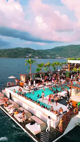 Yona Beach The Most Tropical Club In The World 🏝️🪩 📍Yona Beach Club - Phuket , Thailand 🇹🇭 . #thailand #yona #yonabeachclub #phuket #party #club #boat 