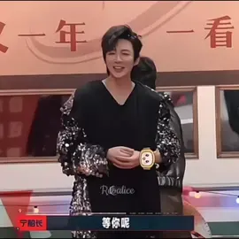 Keyu …. Gimana rasanya dituntun main sepatu roda sama jiejie ku?😆 #dilrabadilmurat #dilrabadilmurat迪丽热巴 #berandatiktok #thetruth2 #zhoukeyu #varietyshow 