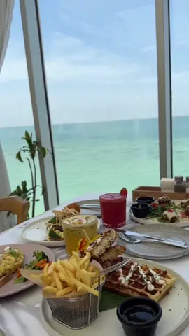 #مطعم #مطعم_على_البحر #مطعم_اوريا #مطعم_اوريا_الخبر #فطور #فطور_الصباح ##مطعم_راقي #بحر #مطعم_جميل_ورايق_اكلهم_لذيذ #مطاعم_الخبر #مطاعم_الخبر #oriya #resturant #oriyamuser 