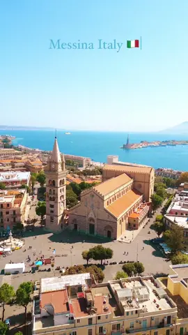Summer vibes have begun in Sicily! ☀️🇮🇹 📍 Messina 📸 @henrique_vefaqo via IG #exploringitaly #italy #italia #sicily #sicilia #messina #estate #Summer 