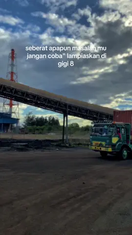 ingat keluarga menanti kepulangan kita di rumah salam 3 pedal 1 holing #drivermudapunyacerita #trucksulawesi 