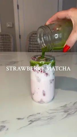 the creamiest and tastiest strawberry milk matcha latte perfect for this summer #matchalatte #strawberrymilk #matchatea #icedmatchalatte #strawberrymatcha #strawberrymatchalatte #summerdrink
