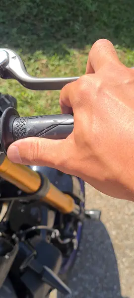 quand tu prête ta moto à un pote qui n'a pas pas le permis  #accident #moto #bikelife #bikelover #mt09 #yamaha #foryou #foryoupage #weeling 