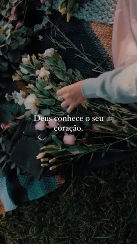 Permita Deus agir por você! 🥹❤️🙏🏼 Compartilhe isso para alguém que precisa desse lembrete ✨ #mensagemdereflexão #mulhervirtuosa #mulherdedeus #meninacrista #isaias #segundoocoracaodedeus  #belamulher #mulhertementeadeus #foryoupage #motivacao 