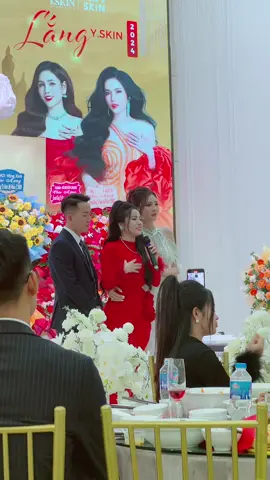Những video nên để âm thanh gốc , có quá nhiều sự yêu thương ở đây . Cuộc đời này S cực kì trân trọng từ '' BIẾT ƠN '' . Có ai nhận ra 2 cô gái nào không ??? #PhaiDepNgayNay #xuhuongtiktok #kinhdoanhcungyskin #myphamyskin #dangthuysinh 