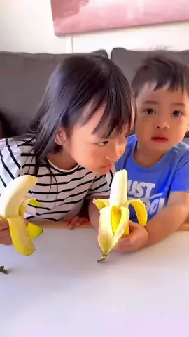 Banana eat crumbs #xuandongvlog #viraltiktok #usa🇺🇸 #asmr 