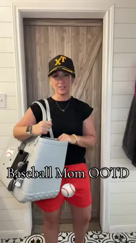Headed back to the baseball field today!  Baseball Mom OOTD ⚾️ #OOTD #baseballmom #momootd #sportsmom 