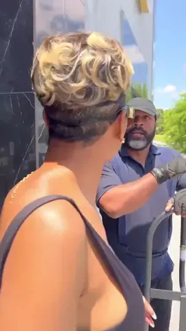 When Dalen sees the delivery man and Amber in a deep conversation #kountrywaynenewvideos #kountrywaynecomedy #kountrywaynelive #kountrywayneskits #kountrywayne #foryoupage #viraltiktok 