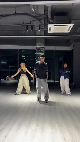 Tell me what chu want #dance #headtotoe #laraandallo #choreography 