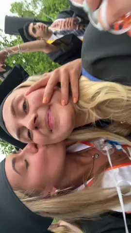 Besties officilaly graduated. Unwell.@Aimè @taylypie567 @sof 