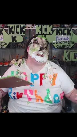 Omg! I got hit in the face with a cake by @Steve Aoki #cake #steveaoki #concerts #food 