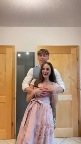 hast du etwas Zeir für mich???? @fabi.wiese                                                                               #perte #fürdich #foryou #fyp #fypシ #tiktok #tiktokgermany #tiktokitalia #viral #abroad #lifeabroad #volksfest #dirndl #aupair #aupairlife #münchen #vittoingermany #pfingstrosensammeln 