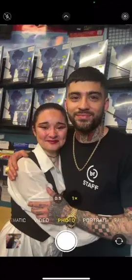 Thank you for making my dream come true @Zayn Im so proud of u ❤️ @inZAYN @NOYZ #zaynmalik #zaynmalikedits #zayn #theroomunderthestairs #meet #meetandgreet #zaynmaliksupremacy #zaynmalik🖤🔥 #zaynmalikvideo 