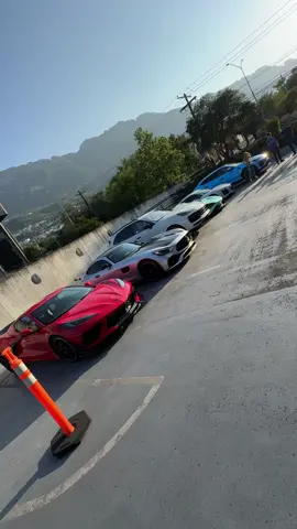 Día 1 intentando hacer un club de coches deportivos en Monterrey / San Pedro @Dominik Armenta 