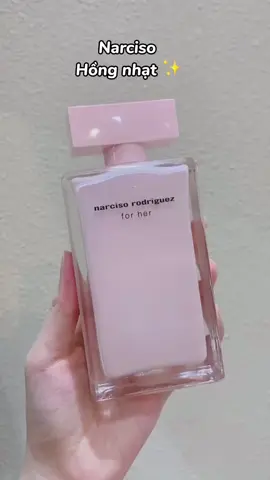 🌸 𝐍𝐚𝐫𝐜𝐢𝐬𝐨 𝐑𝐨𝐝𝐫𝐢𝐠𝐮𝐞𝐳 𝐅𝐨𝐫 𝐇𝐞𝐫 𝐄𝐃𝐏 - 𝐍𝐚𝐫 𝐡ồ𝐧𝐠 𝐧𝐡ạ𝐭 🌸                  ✅ Fullseal 100ml “Chai nước hoa huyền thoại mà khi nói tới hãng Narciso là ai củng có thể hình dung ra”  🌹 Xạ hương, phấn và hoa hồng là note hương chính của chai này. Mùi hương nhẹ nhàng, lả lơi nhưng không kém phần cá tính và sang trọng. Không sồ sàng, vồ vập mà quyến rũ chính là đâyyy 🥰. Không cần em phải miêu tả nhiều vì đã quá nhiều review về em nó rồi ạ ❤️ ⚜️ Lưu hương khá tốt 6-8h (tuỳ da). Chị em nào làm môi trường văn phòng thì ok nè. Tối đi hẹn hò Tinder mà xịt em này thì lại gây mê ấy 🌝#nuochoa #nuochoachinhhang #narcisistas #narcis #nuochoa 