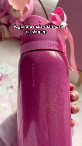 A garrafa mais charmosa da shopee 🎀 Link na bio #shopee #itensdequarto #shopeebr #patygirl #pandora #comprinhas #achadinhosdashopee #itensdemeninas #ofertasdepaty #foryou #fyp #achadinhos #girlslike #ofertinhas #promos #viralvideo 